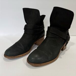 UGG ANKLE BOOTS WOMEN’S SIZE 7.5